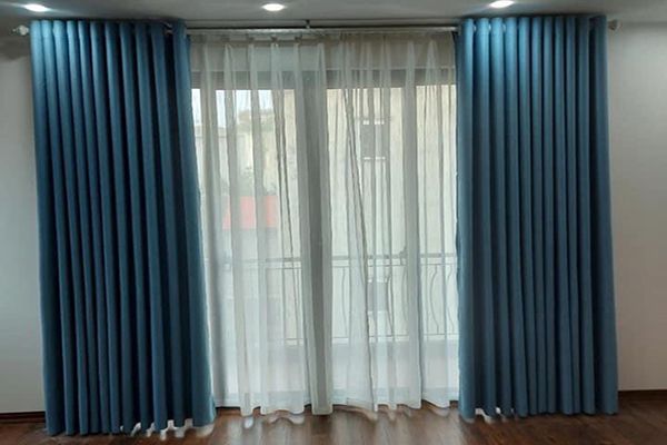 Hình ảnh rèm cửa sổ chống nắng lắp đặt chung cư