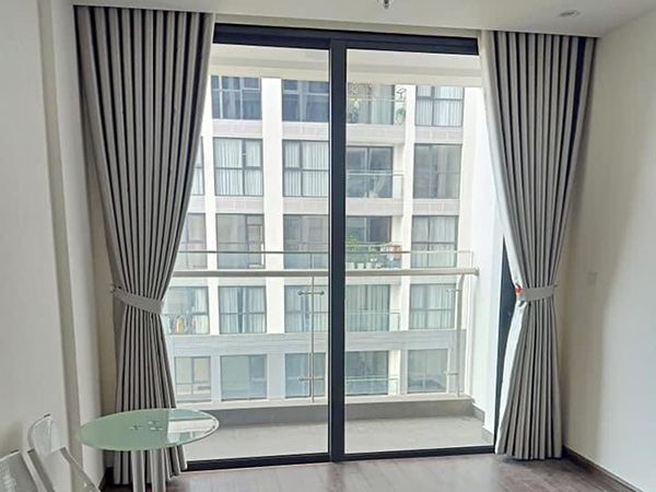 Rèm cửa sổ chống nắng cho phòng khách gam màu trung tính